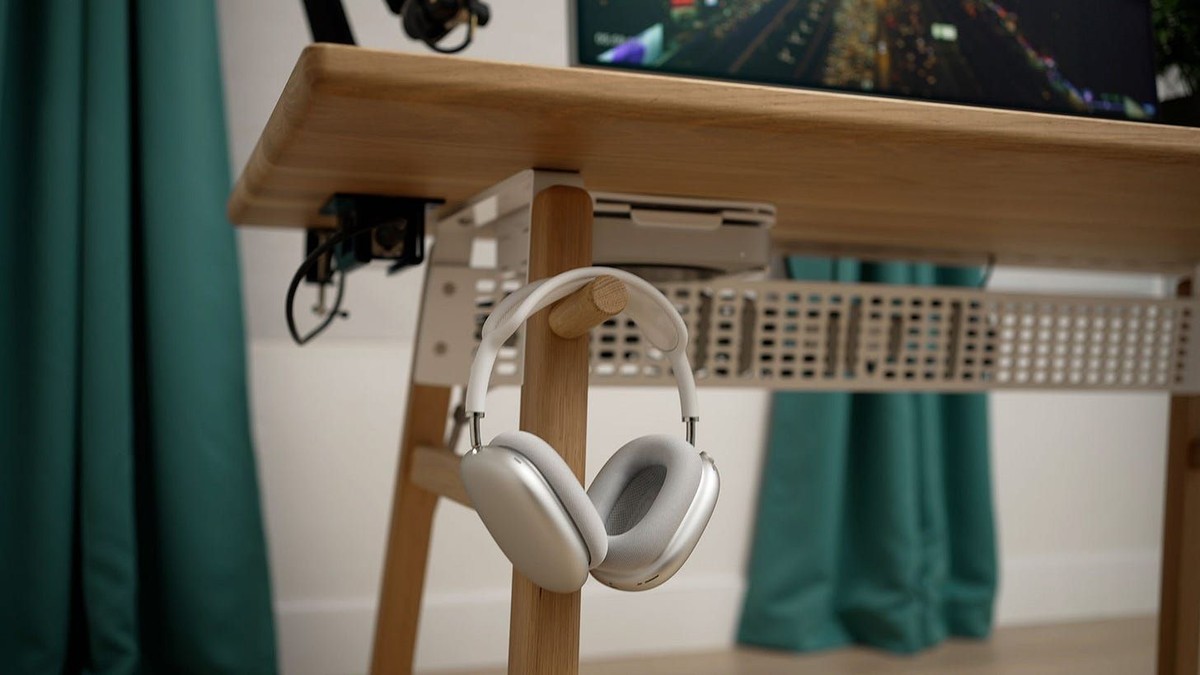 Adam Elmore's workspace — photo 4
