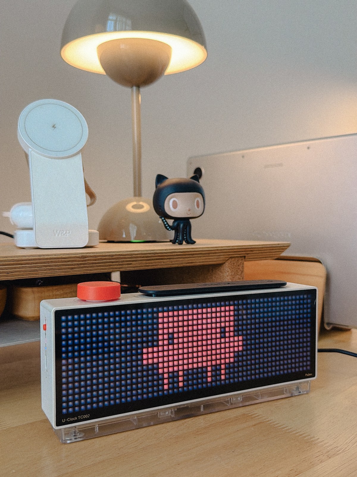 Rachel How's workspace — photo 6
