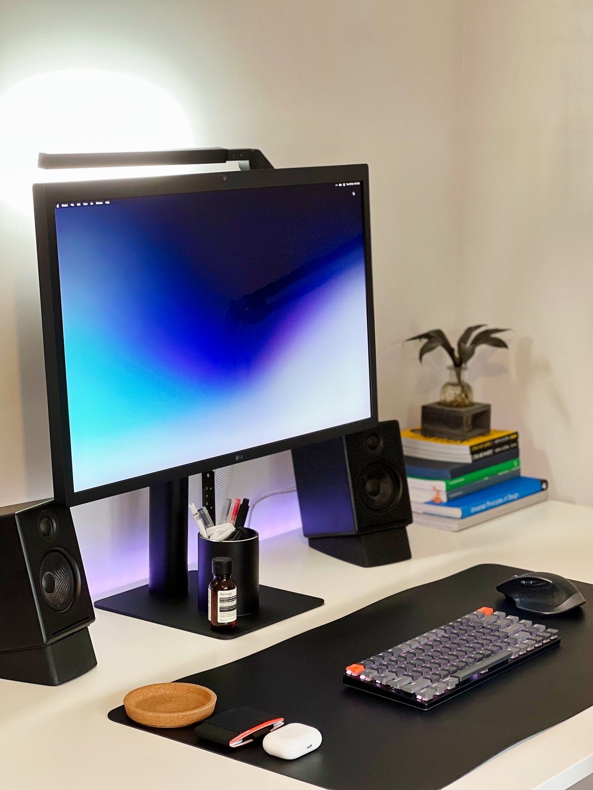 Stuart Regan's workspace — photo 2