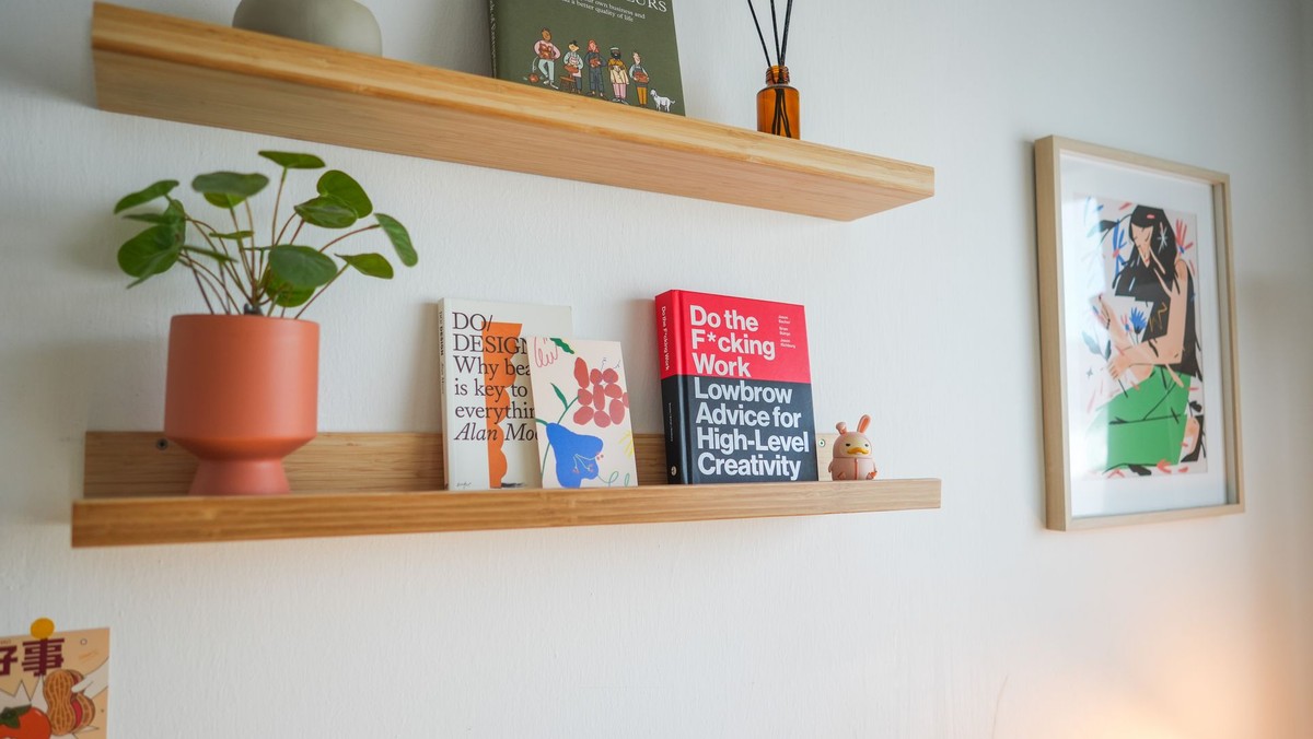 Rachel How's workspace — photo 6