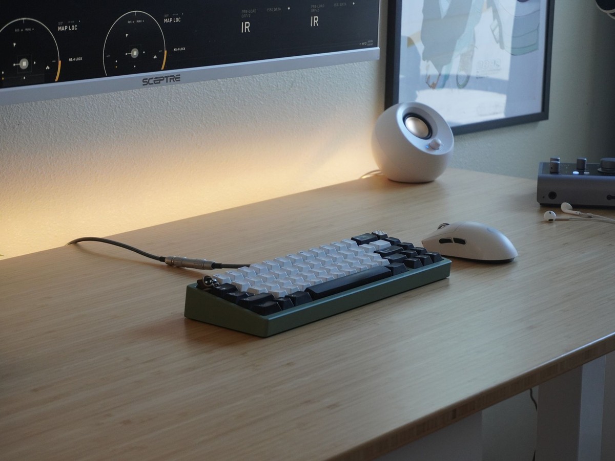 Ivor Jian's workspace — photo 6