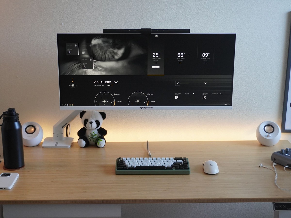 Ivor Jian's workspace — photo 2