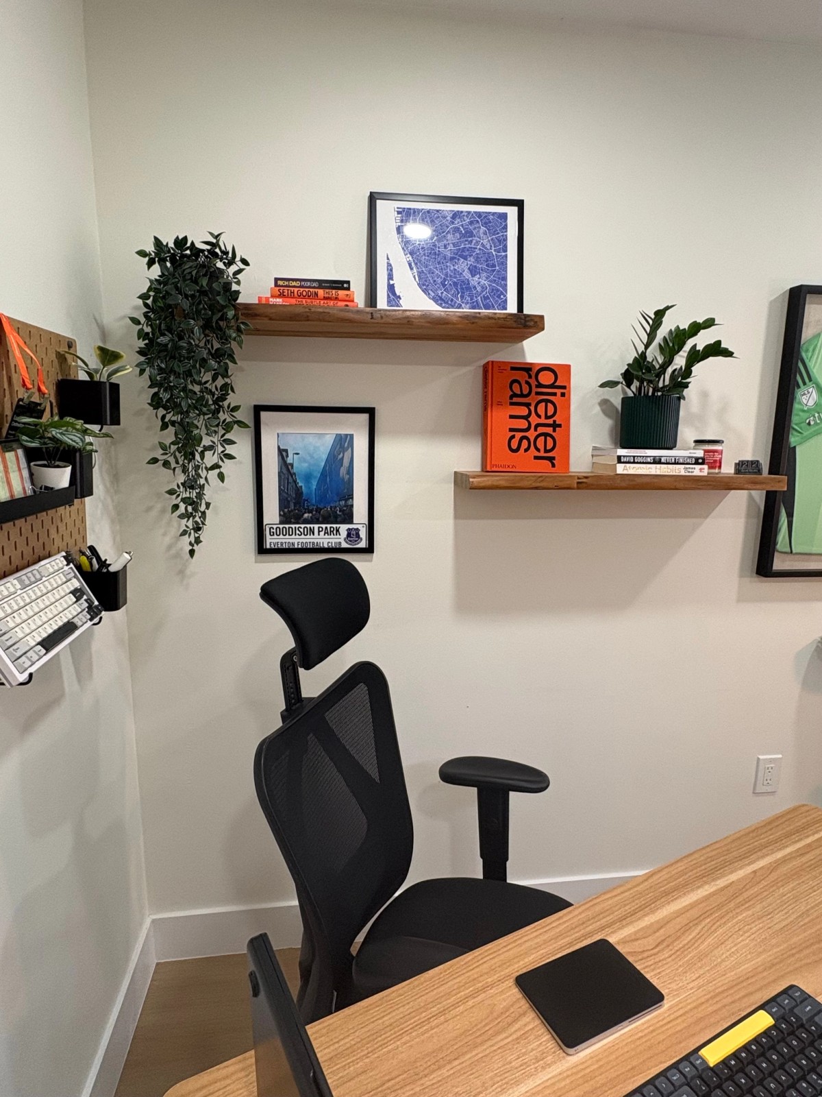 Luca Defreitas-Hansen's workspace — photo 2