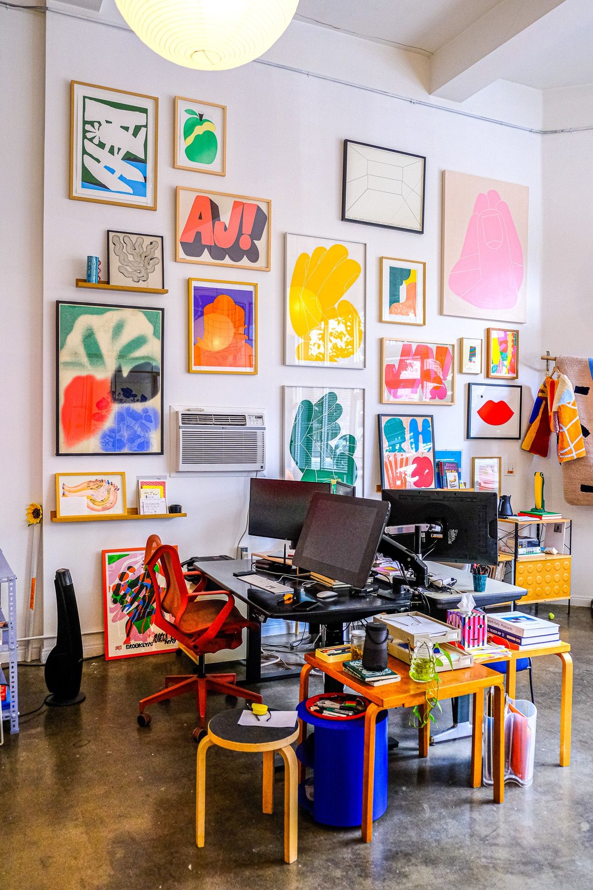 Sebastian Curi's workspace — photo 3
