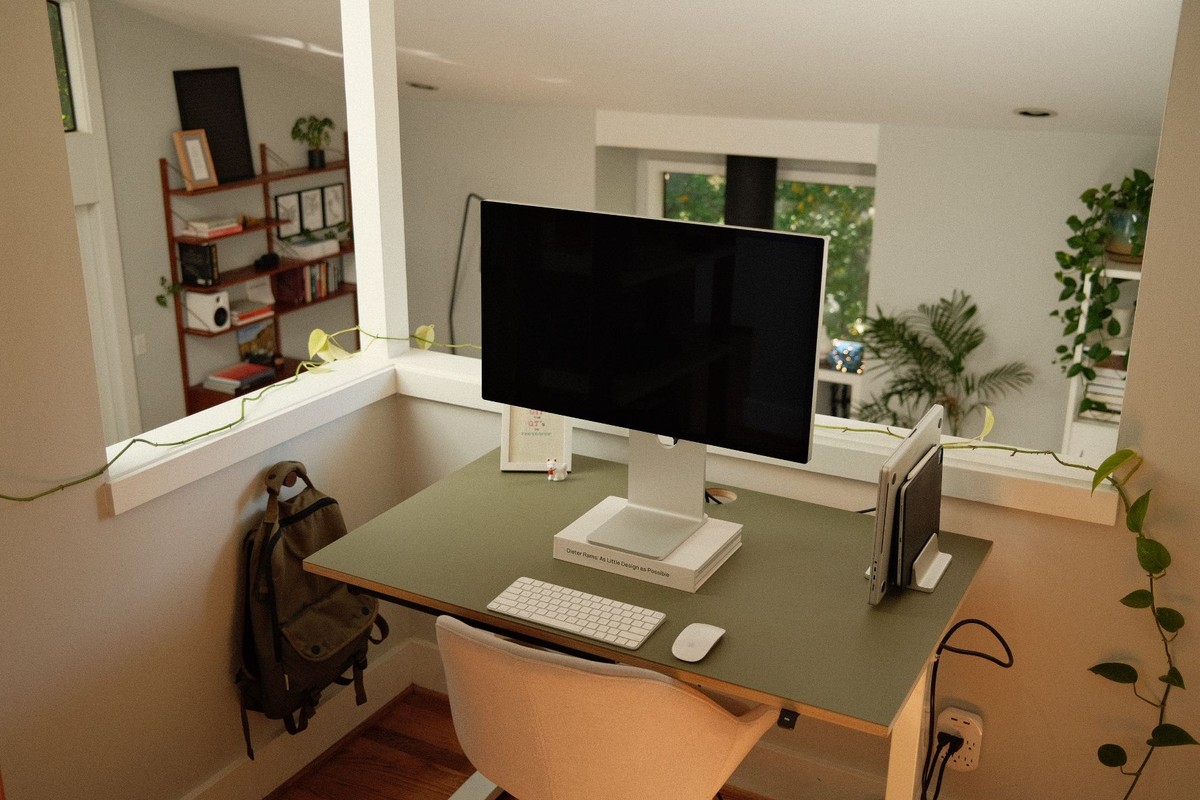 Adam Noffsinger's workspace — photo 2