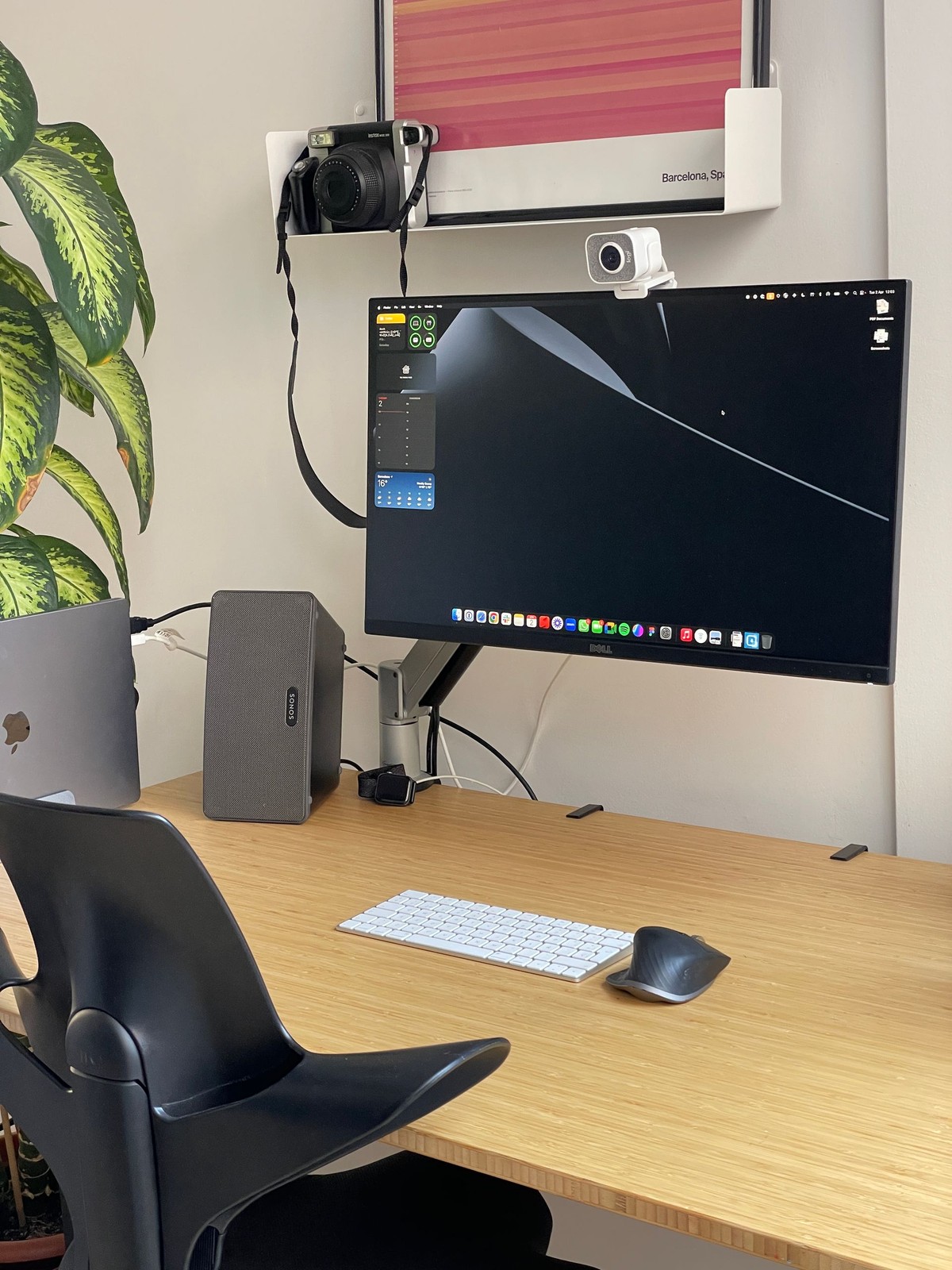 Alvar Sans's workspace — photo 3
