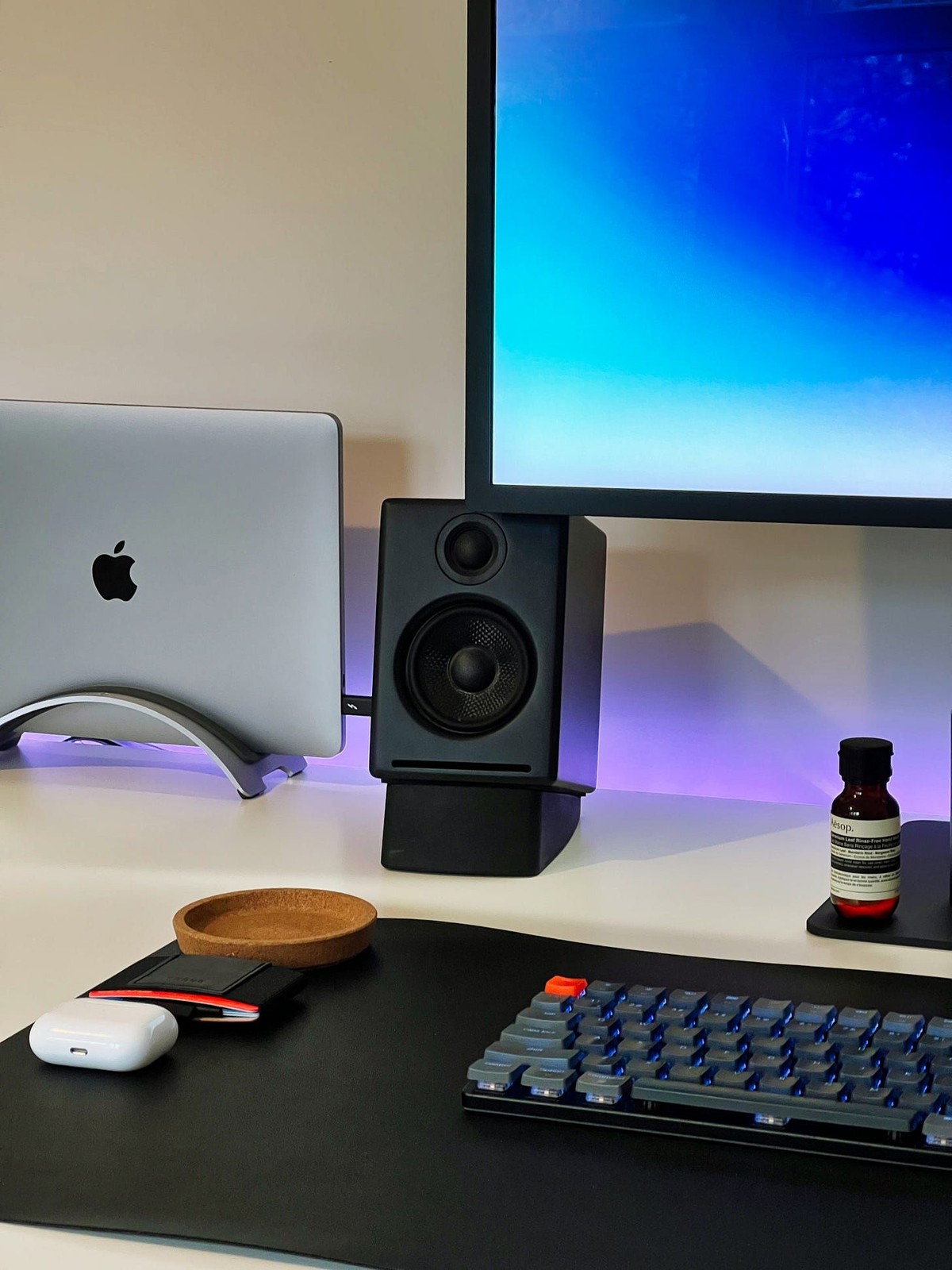 Stuart Regan's workspace — photo 3