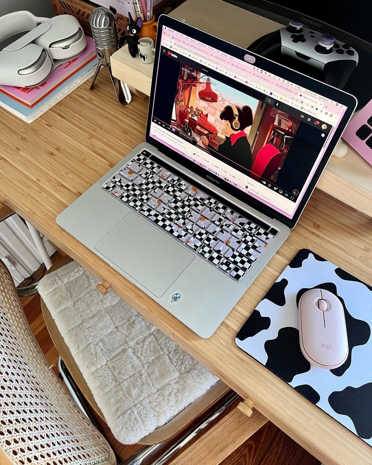 Lexi "Bel"'s workspace — photo 4
