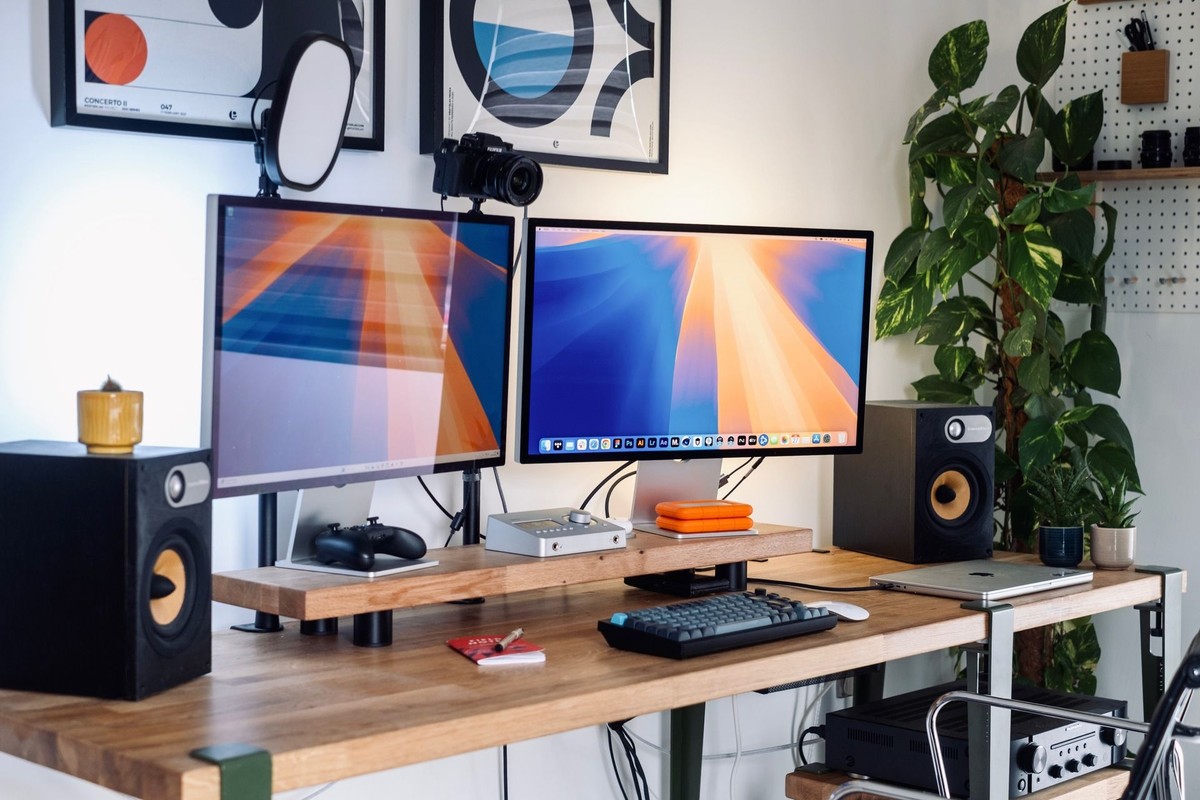 Tom Ellis's workspace