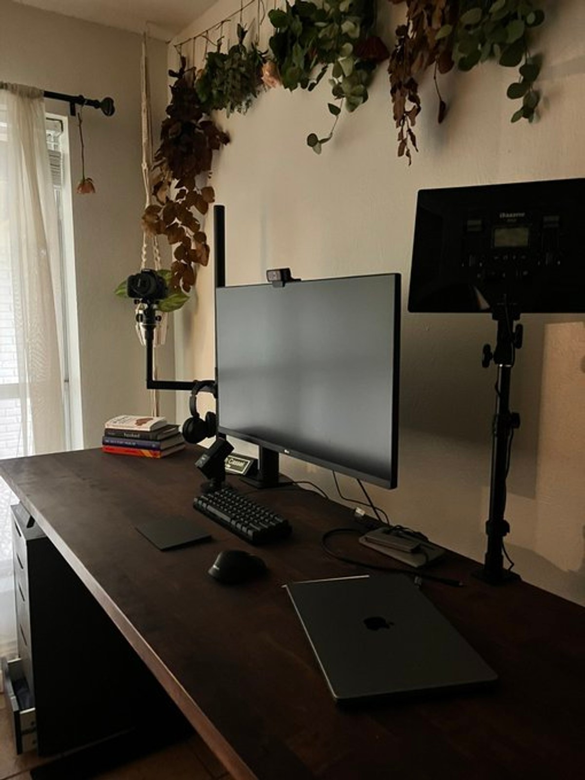 Kenneth Cassel's workspace — photo 3