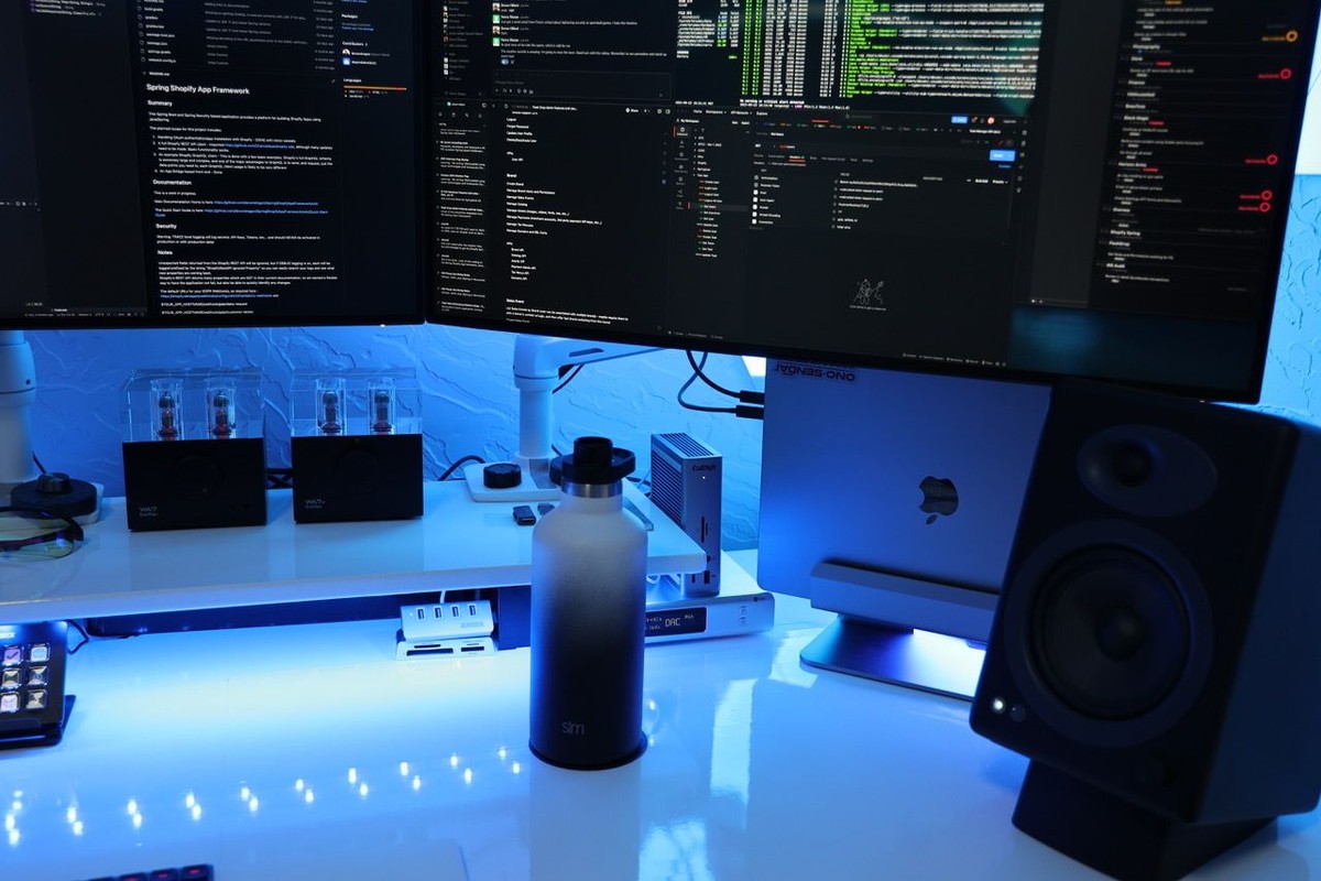 Devon Hillard's workspace — photo 3