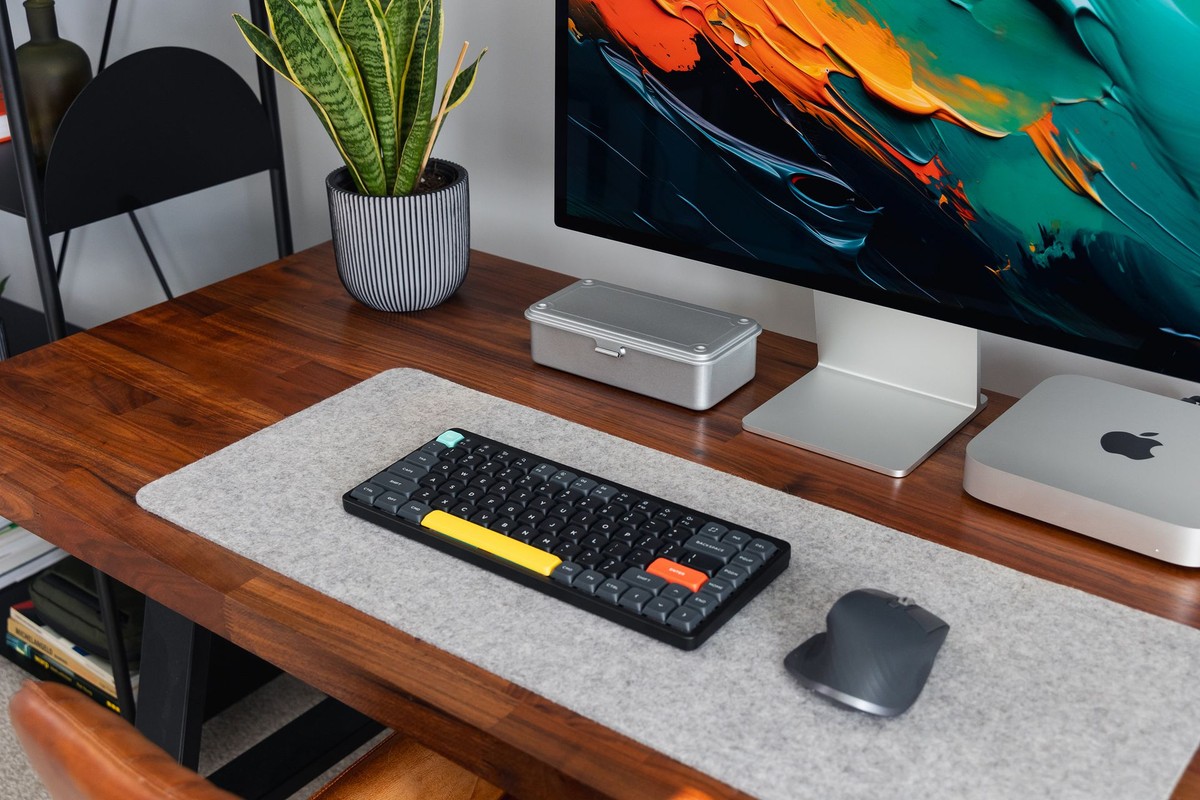 Tom Eversley's workspace — photo 6
