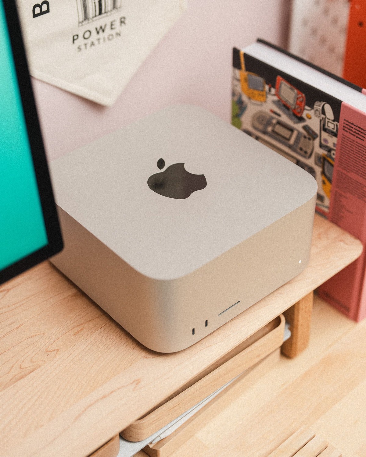 Tom Hitchins's workspace — photo 4