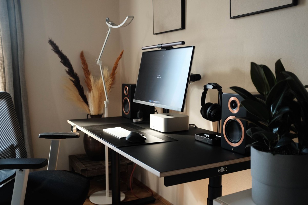 Mateus Almeida's workspace — photo 3