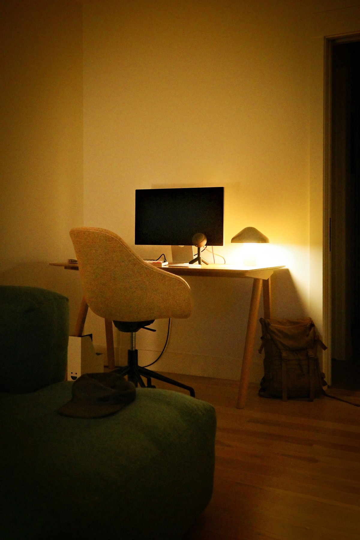 Sean Thompson's workspace — photo 4