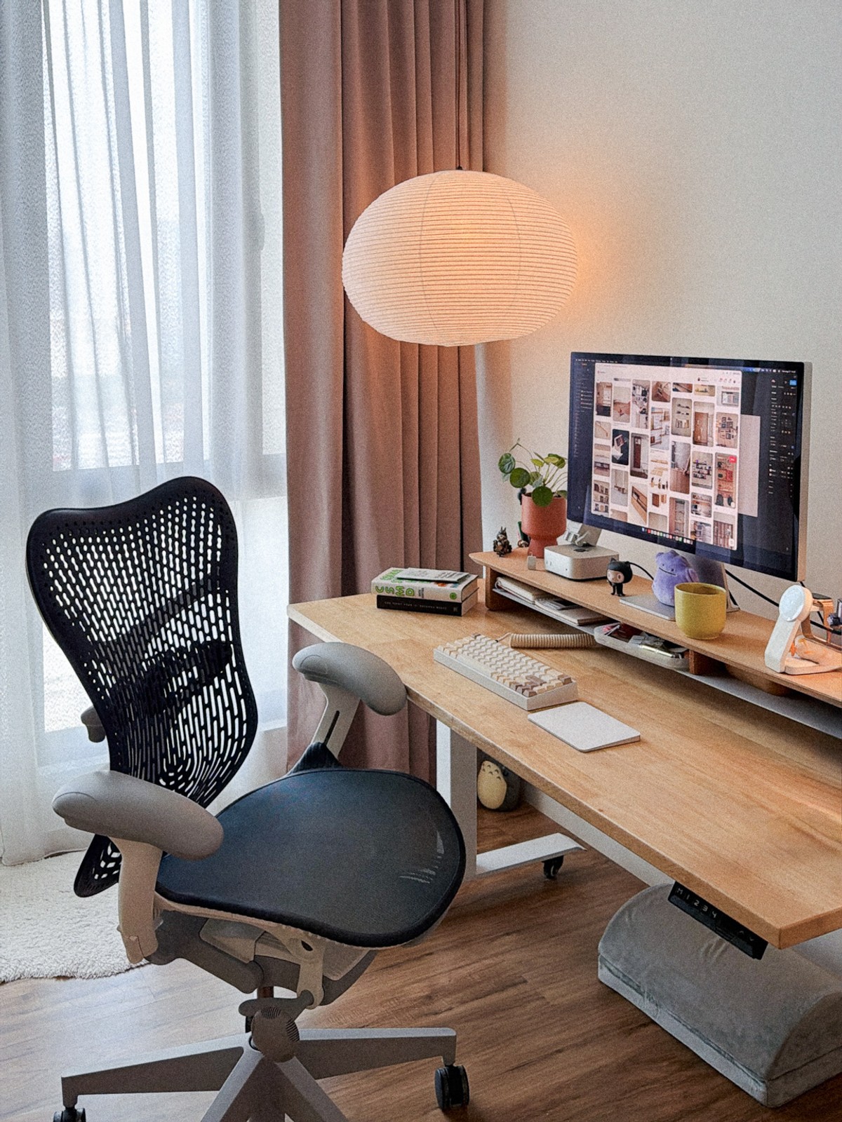 Rachel How's workspace — photo 2