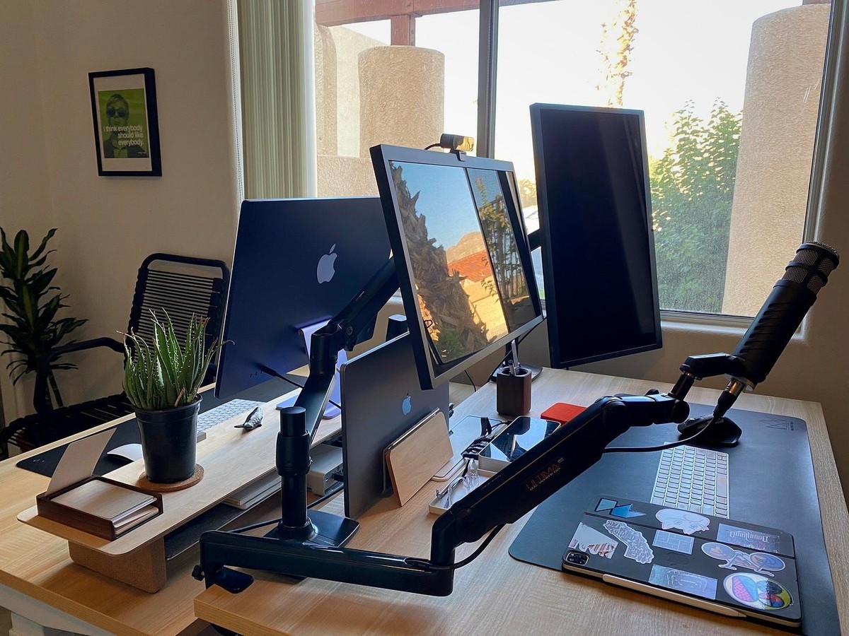 David Hoang's workspace — photo 2