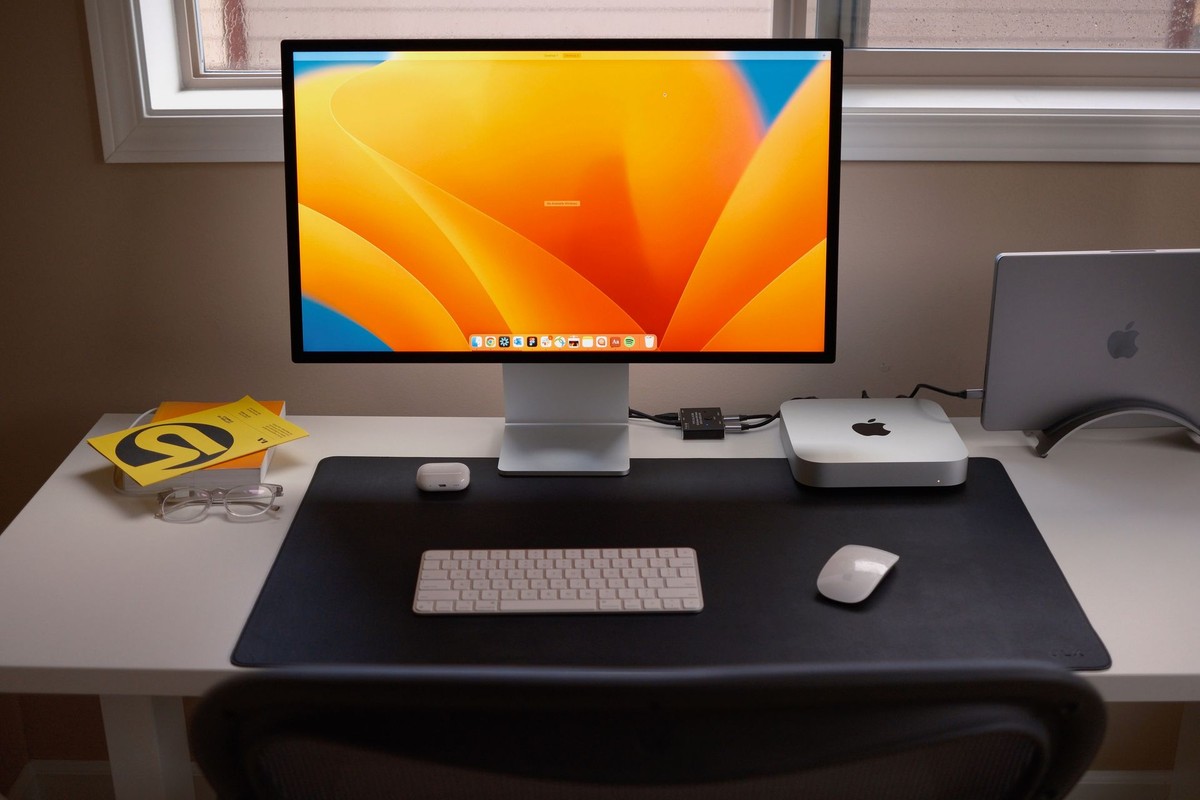 Guillermo Becerra's workspace — photo 3