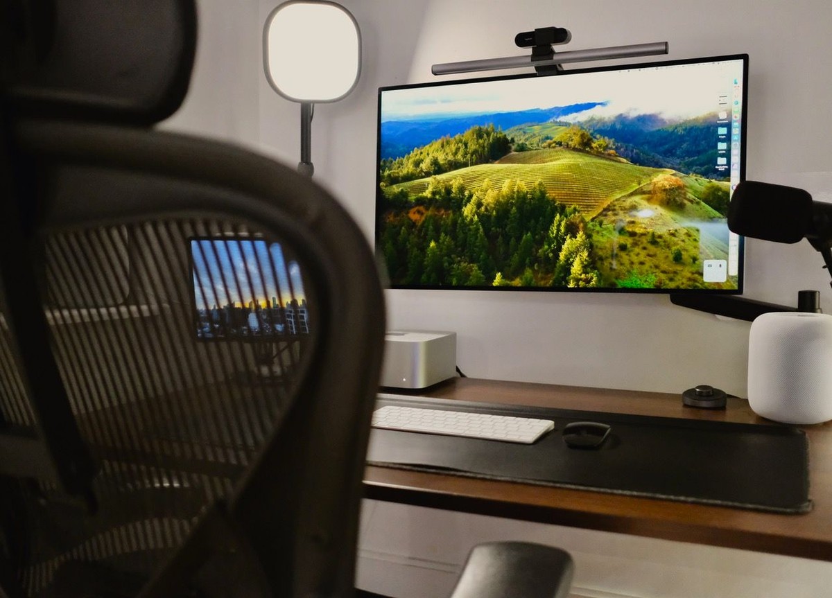 Housseynou Fall's workspace