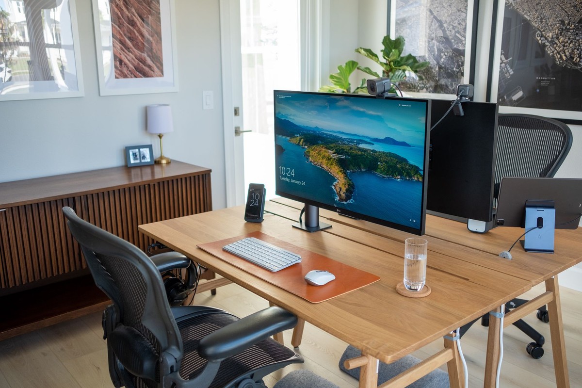 Robert Bye's workspace — photo 3