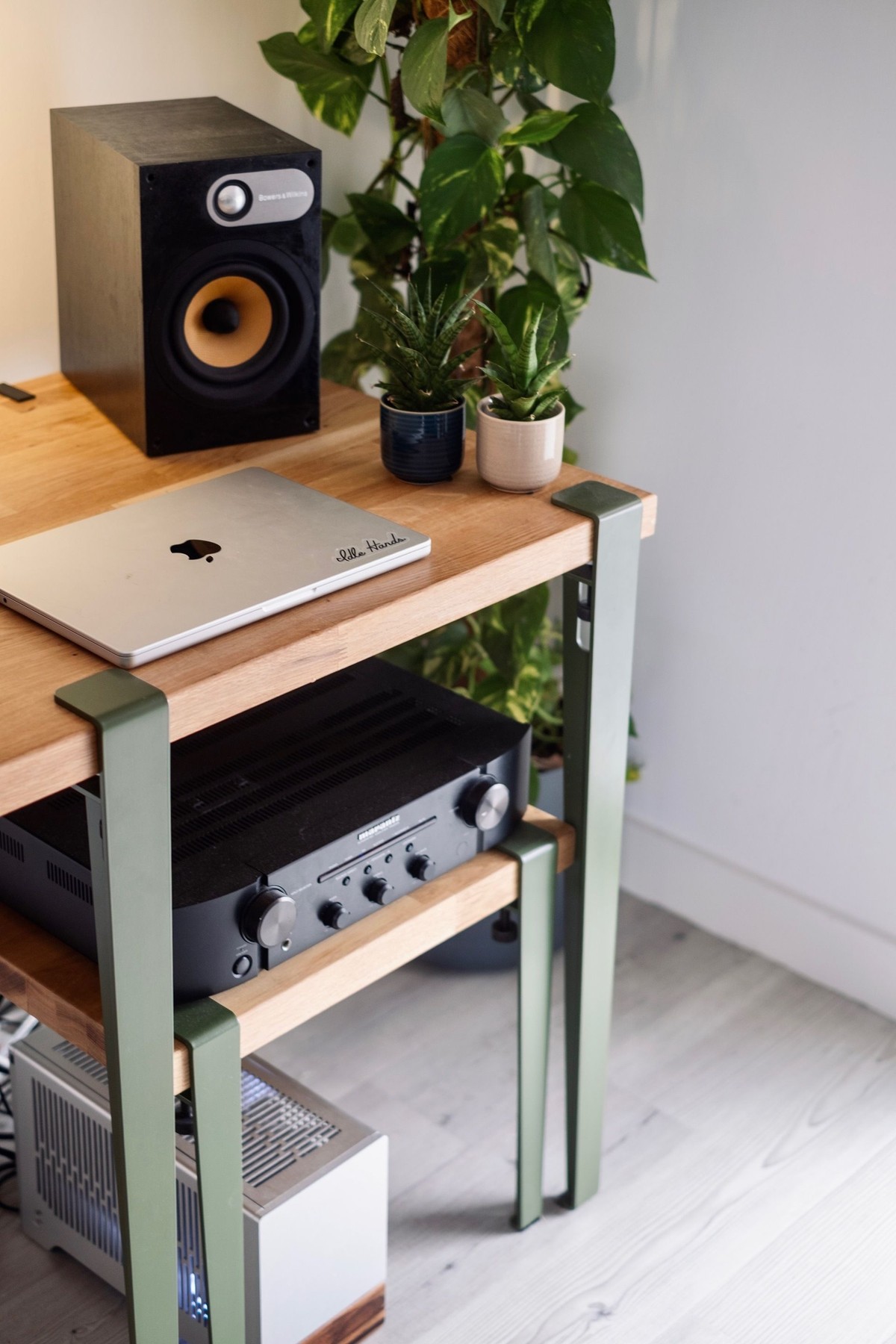 Tom Ellis's workspace — photo 4