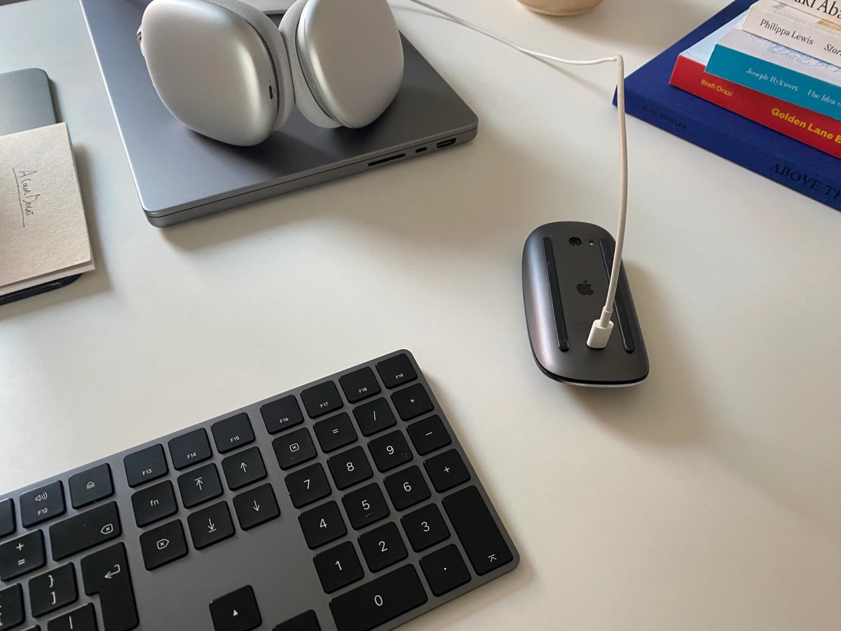 Aaron Gilmore's workspace — photo 4