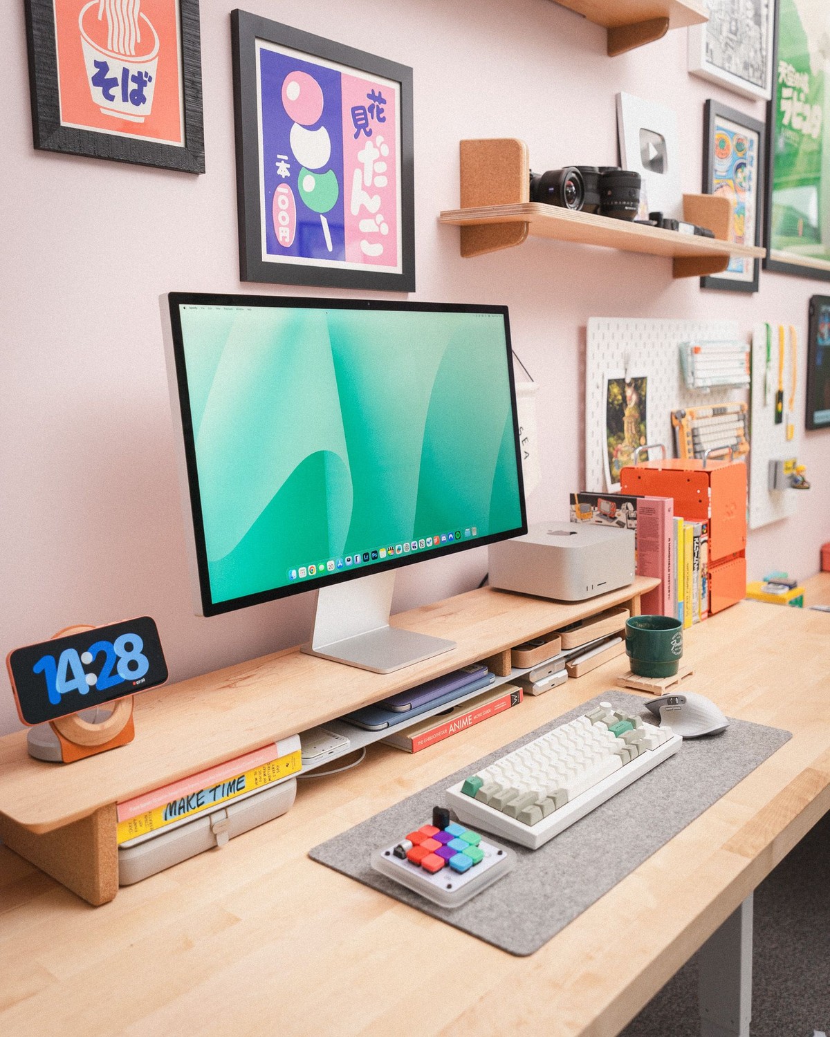 Tom Hitchins's workspace — photo 3
