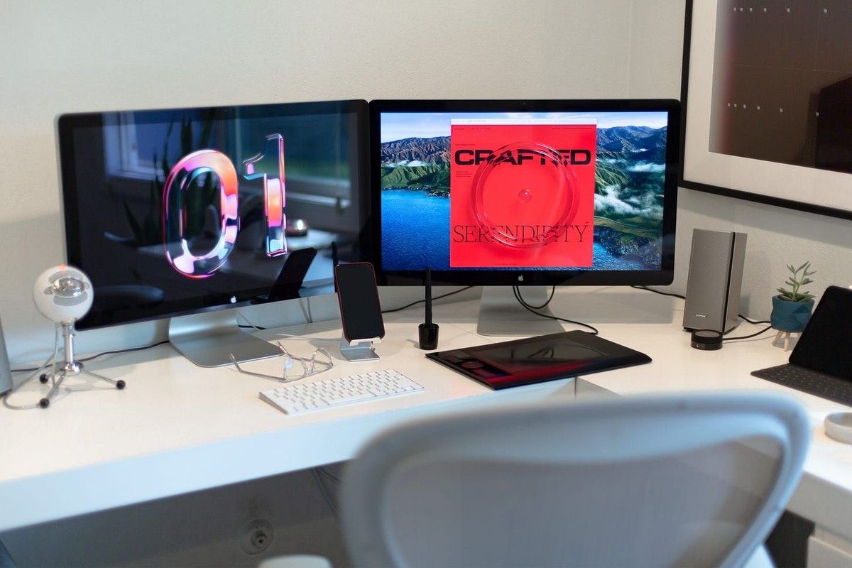 Claudio Guglieri's workspace — photo 2