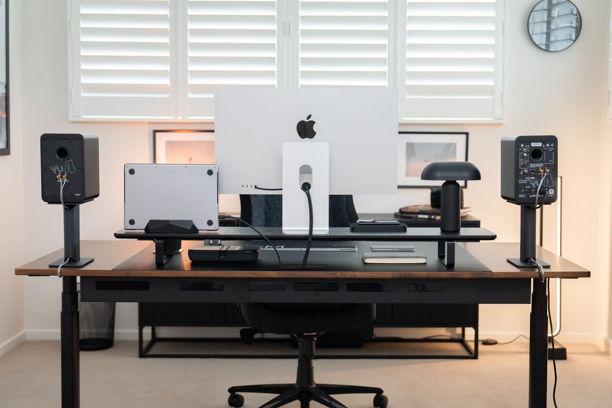 Kirk Mihelakos's workspace — photo 8
