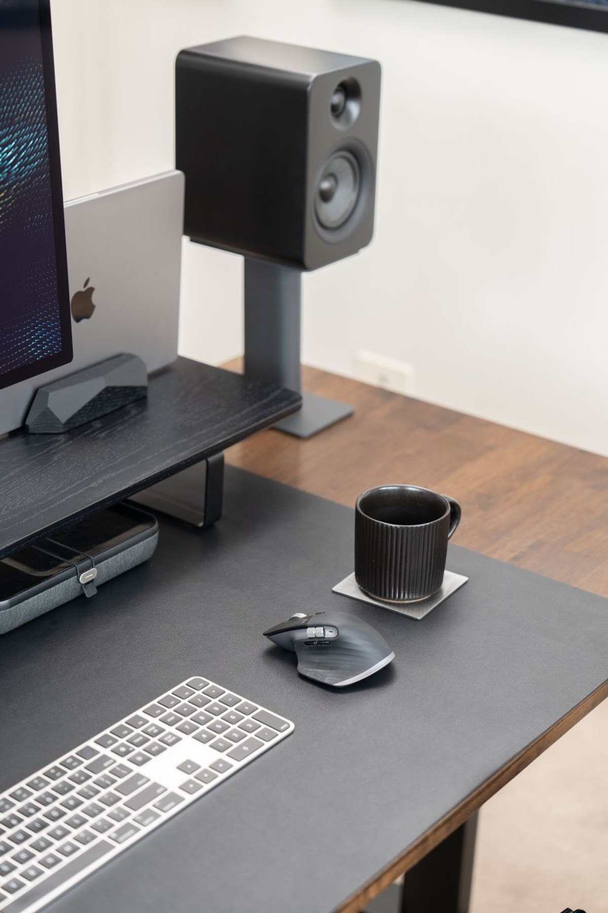 Kirk Mihelakos's workspace — photo 5