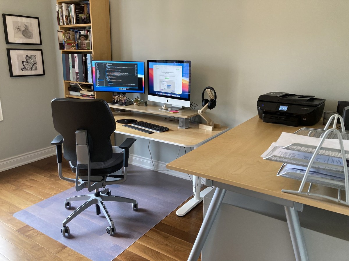 Derrick Grigg's workspace — photo 2