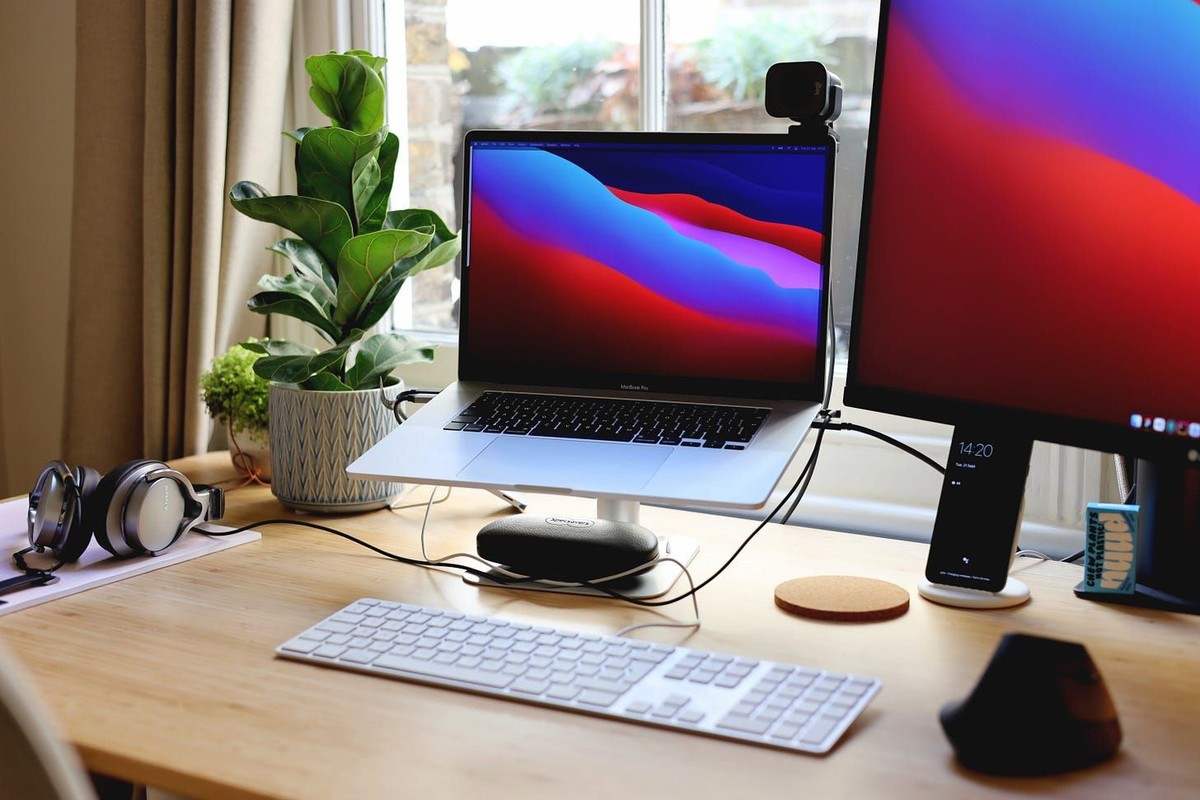 Dan Hollick's workspace — photo 2