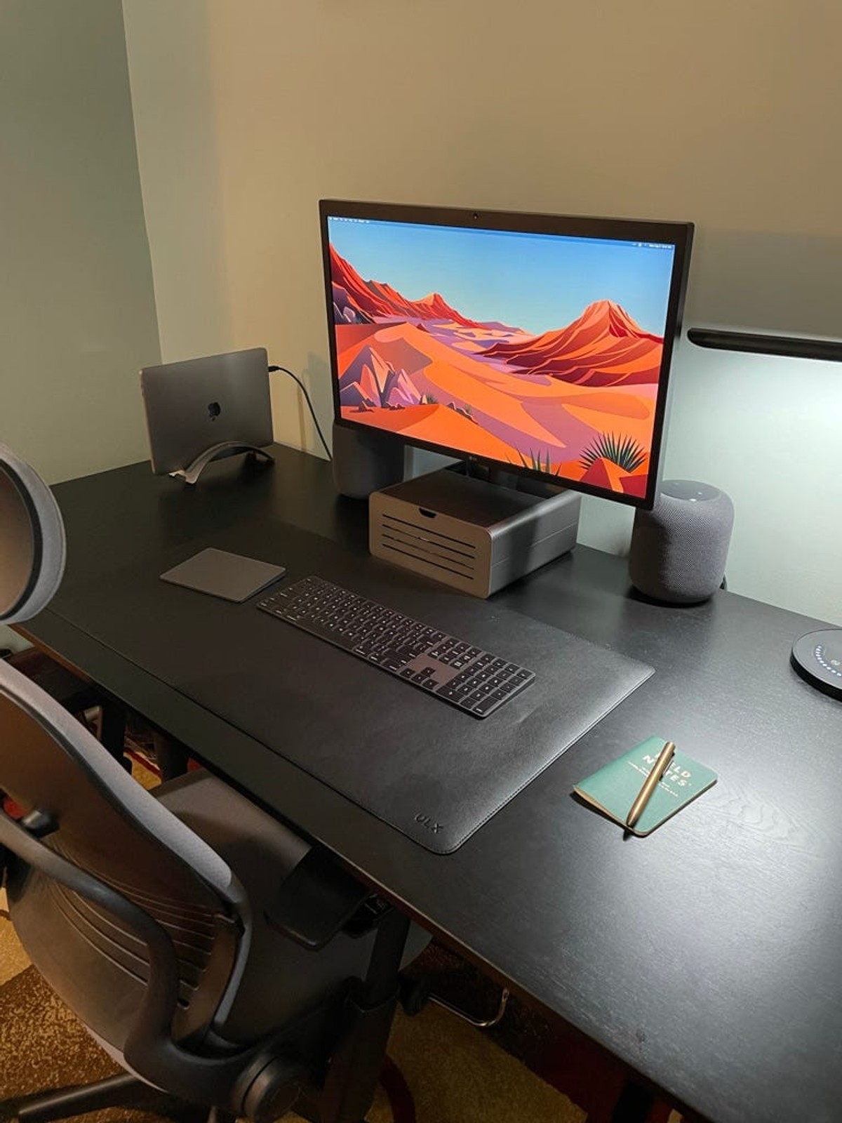 Eric Barnes's workspace — photo 2