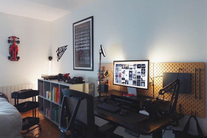 Yann-Edern Gillet’s desk in No. 541