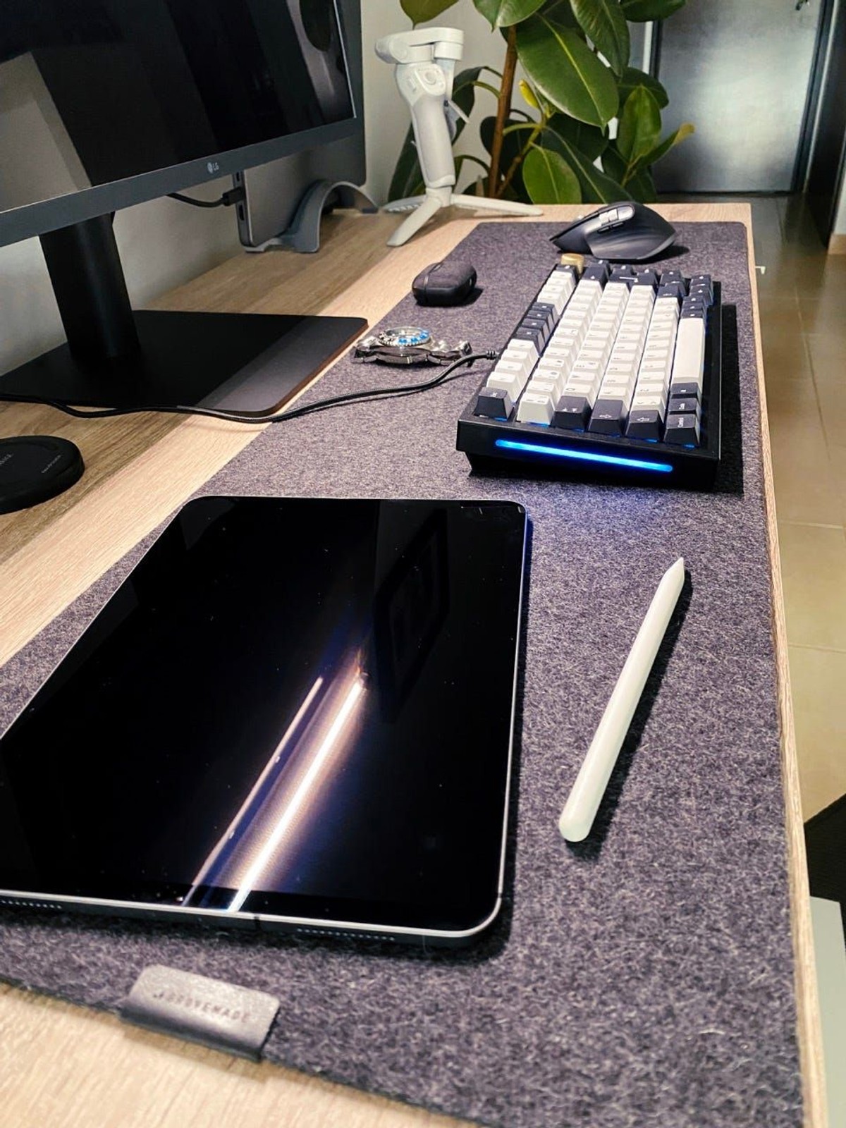 Sam Checa's workspace — photo 5