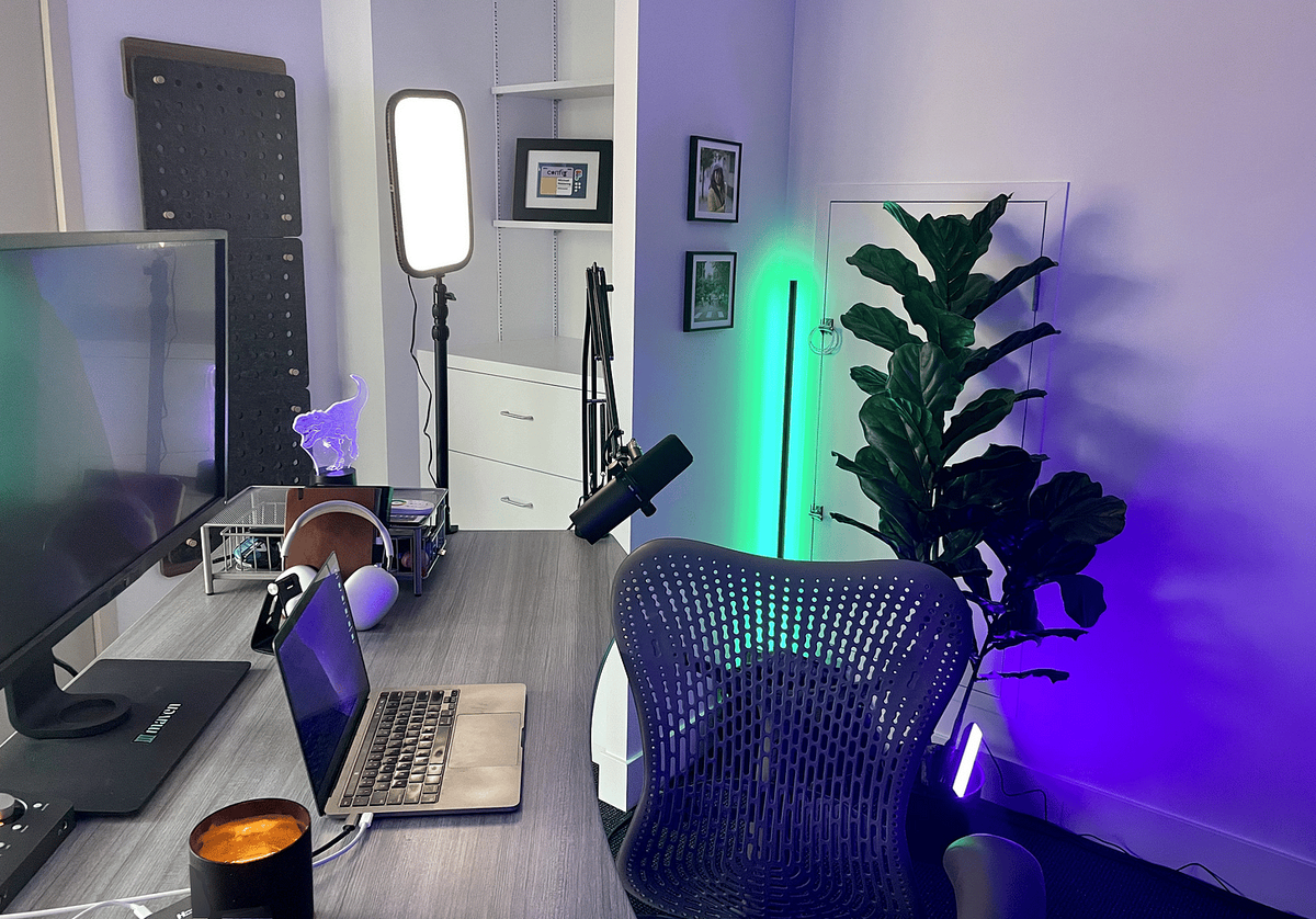 Michael Riddering's workspace — photo 3