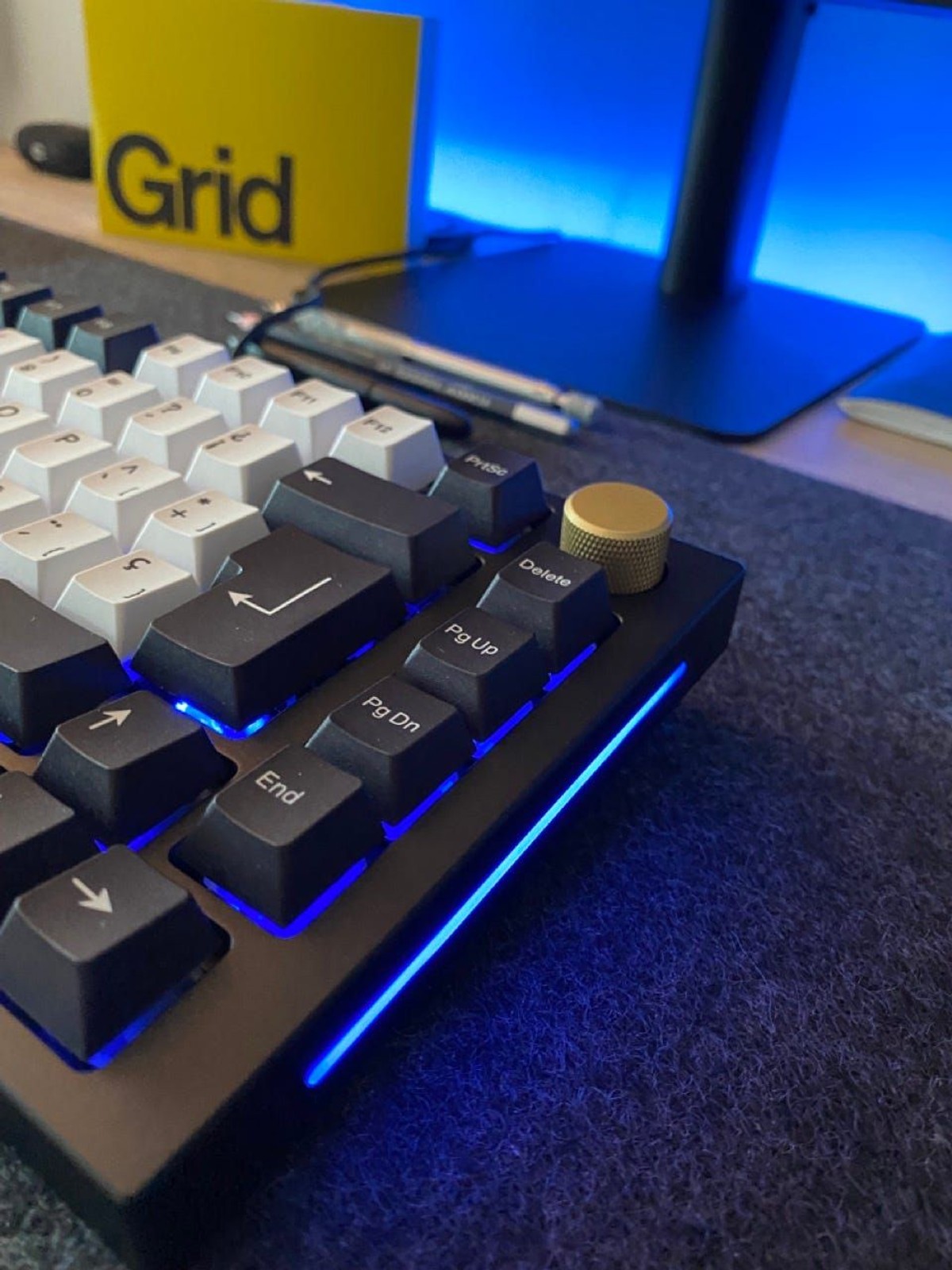 Sam Checa's workspace — photo 4