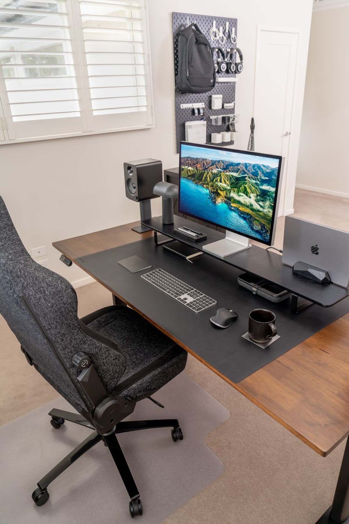 Kirk Mihelakos's workspace — photo 2