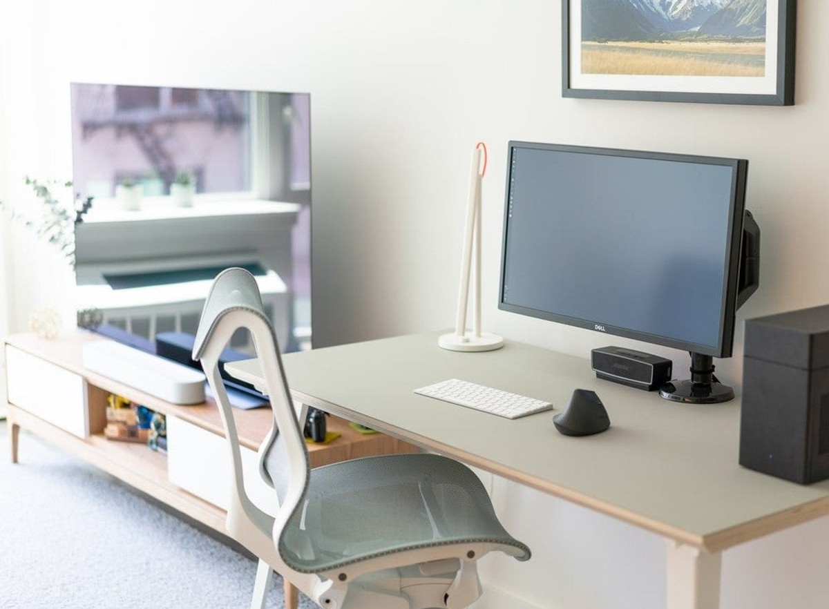 Paul Stamatiou's workspace — photo 2