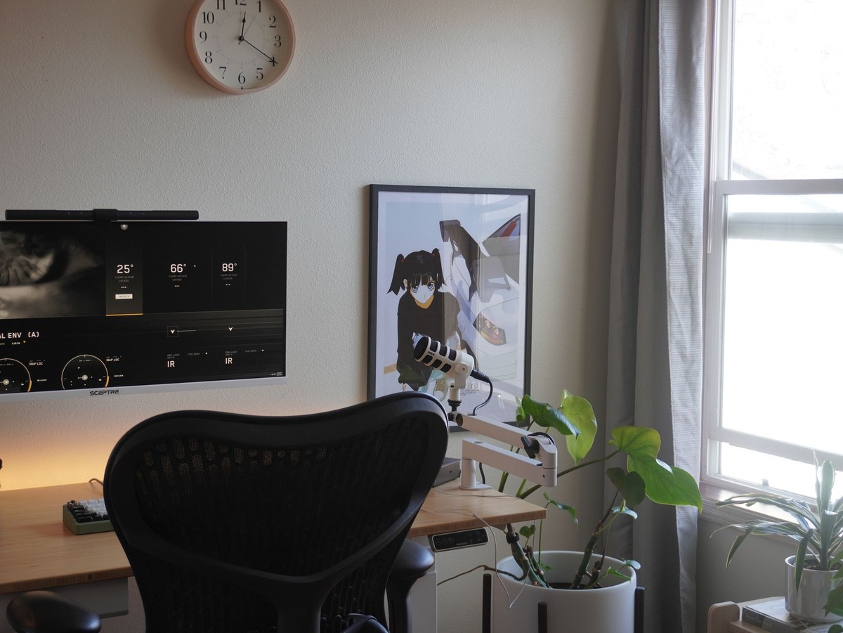 Ivor Jian's workspace — photo 3