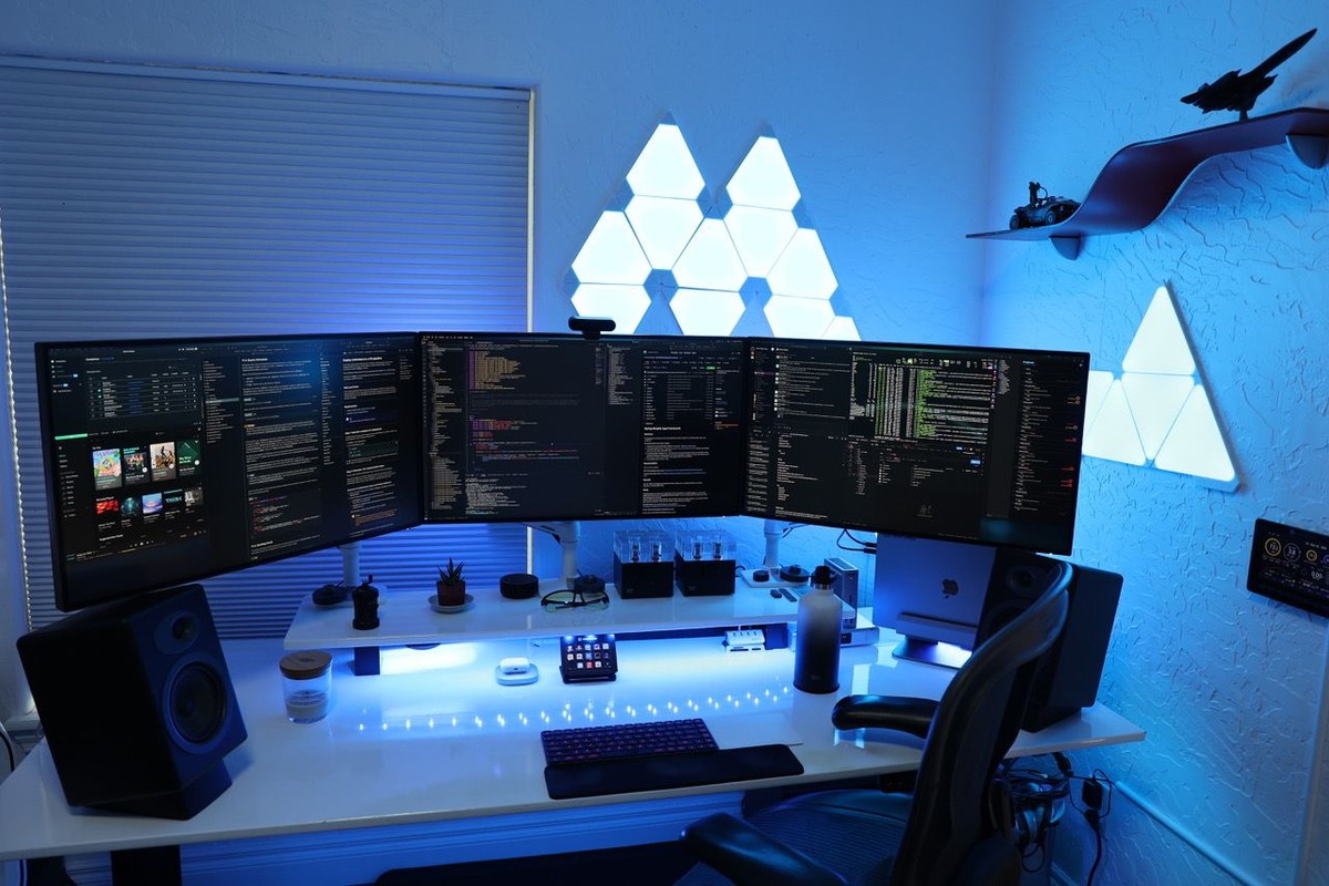 Devon Hillard's workspace — photo 2