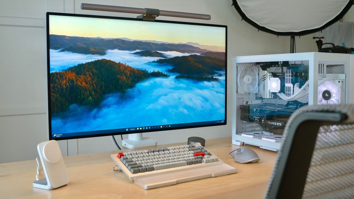 Shea Cohen's workspace — photo 5