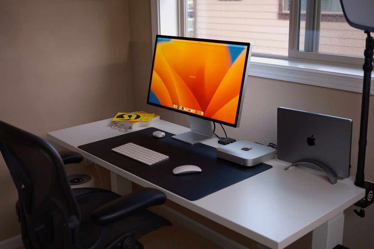 Guillermo Becerra's workspace — photo 4