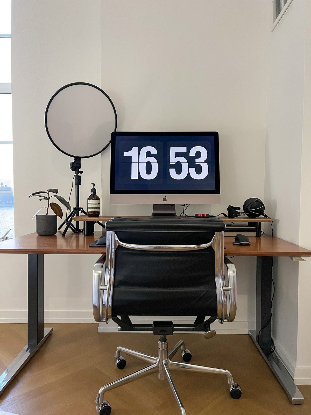 Riley Tomasek's workspace — photo 2