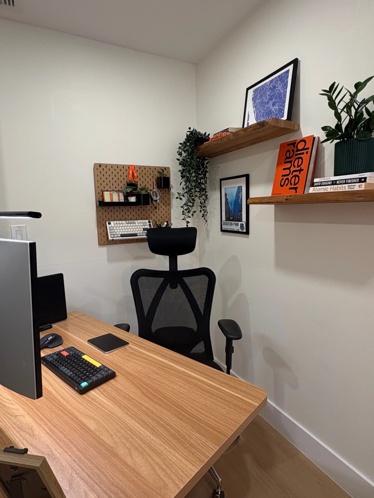 Luca Defreitas-Hansen's workspace — photo 3