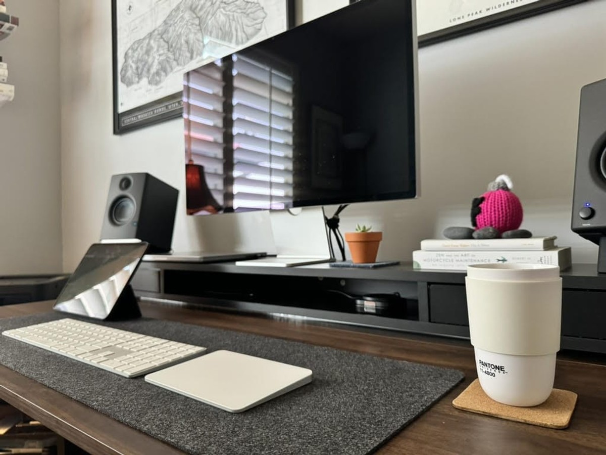Dave Crow's workspace — photo 2