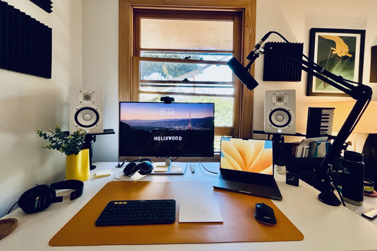 Patrick Morgan desk with Dell UltraSharp 4K monitor, Yamaha HS5 studio monitors, Shure SM7B microphone, and tan leather desk mat