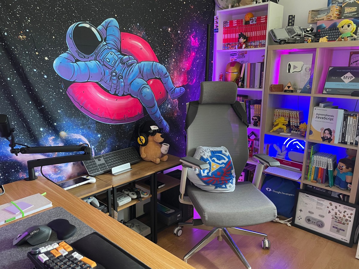 Carlos Azaustre's workspace — photo 6