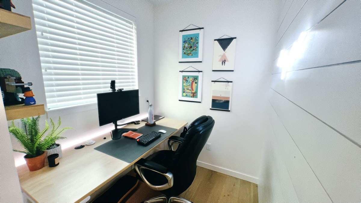 Sean Thompson's workspace — photo 5
