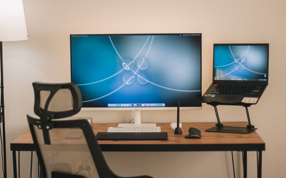 Zineddine Benhaya's workspace — photo 2
